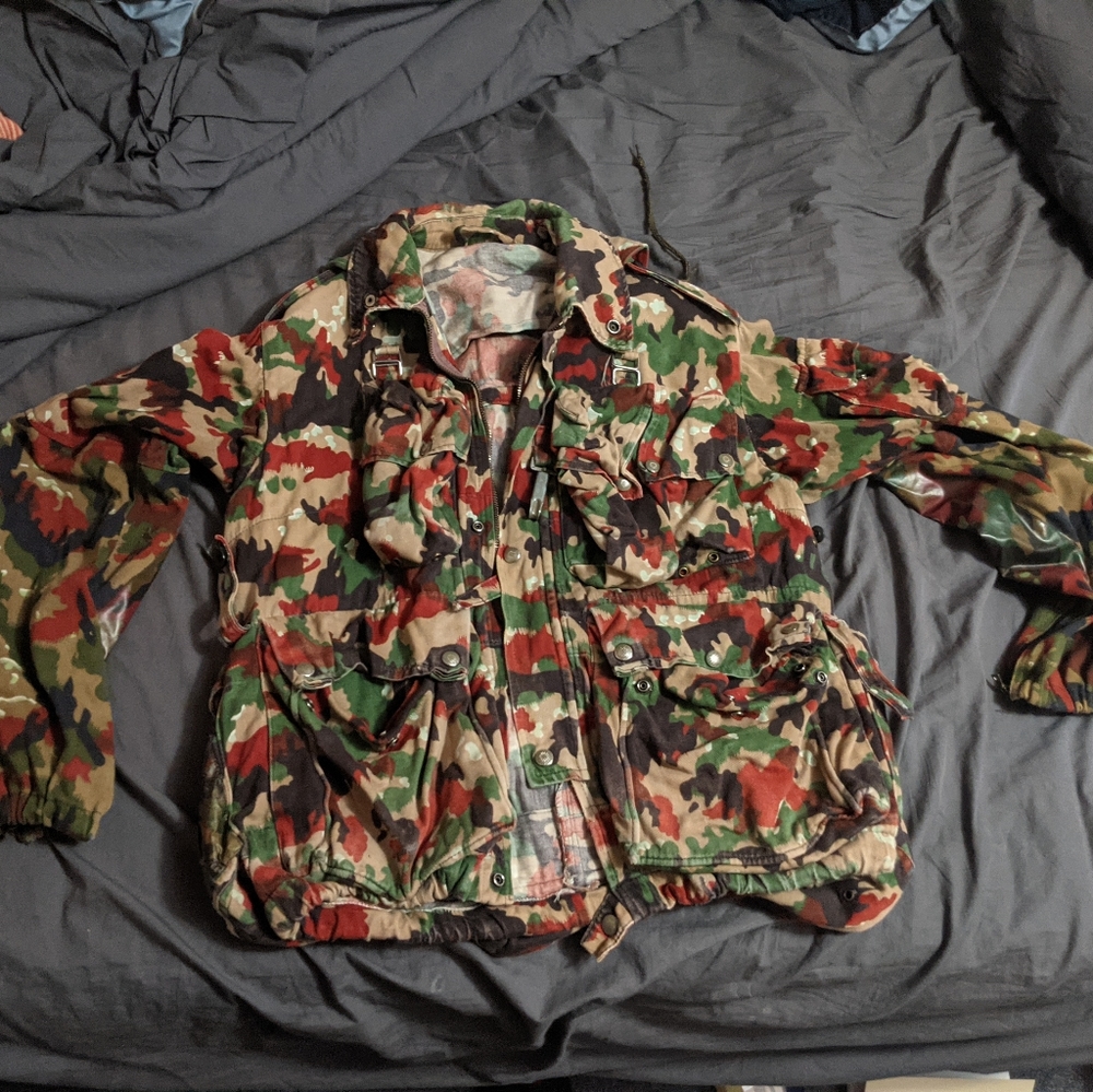 Parachute jacket, poppy camo